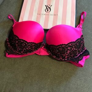 Vistoria’ secret hot pink ❤️
